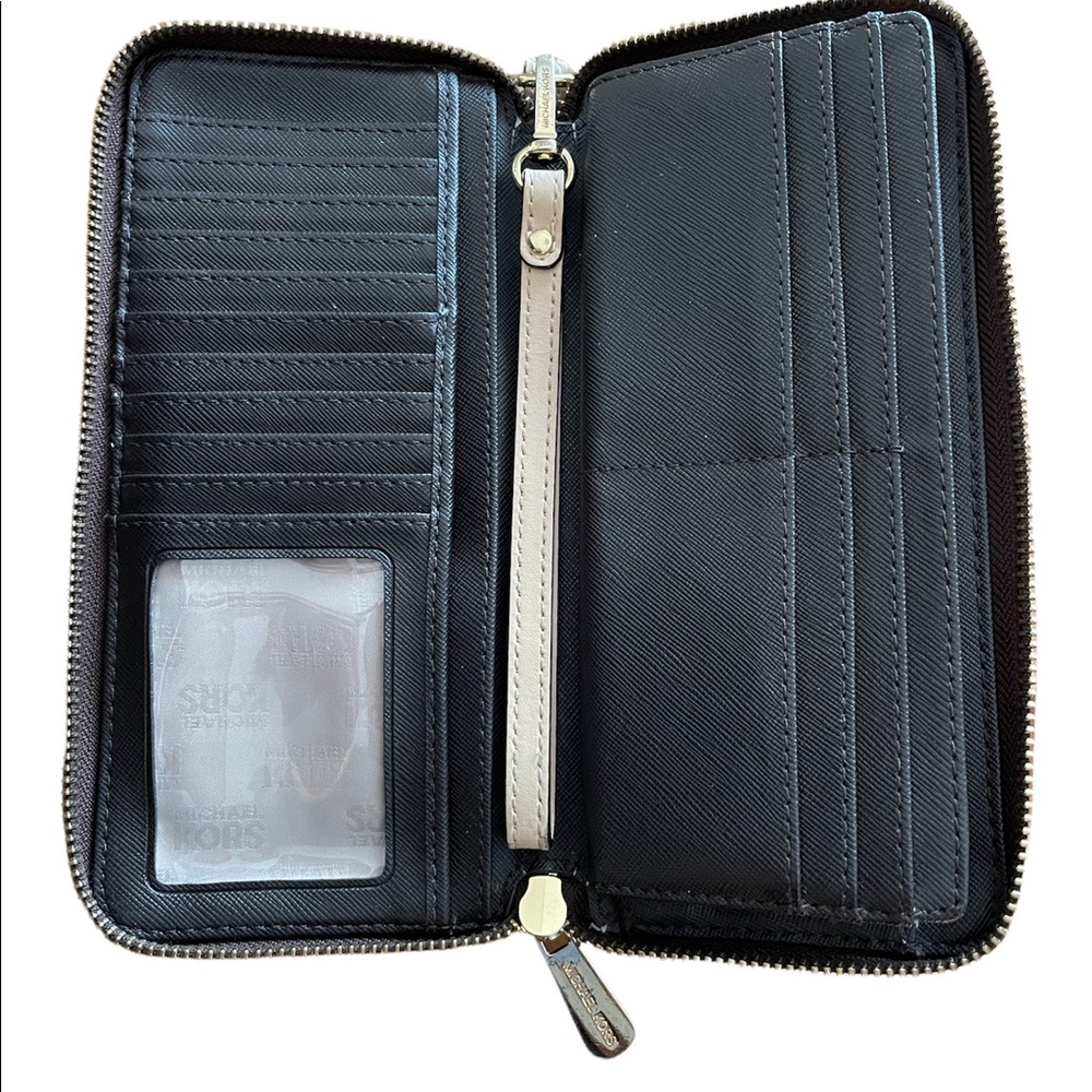 Use Michael Kors wallet